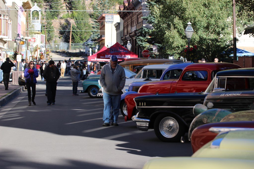 fri12_1960sandearliercars.jpg