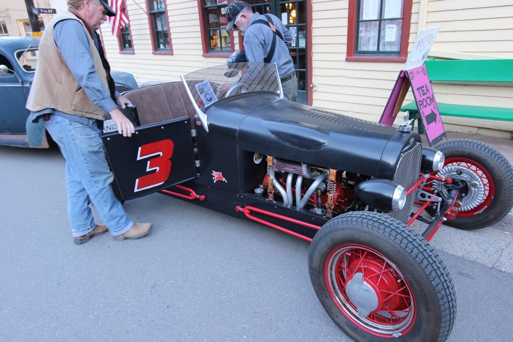 fri12_mainstreetcarshow54.jpg