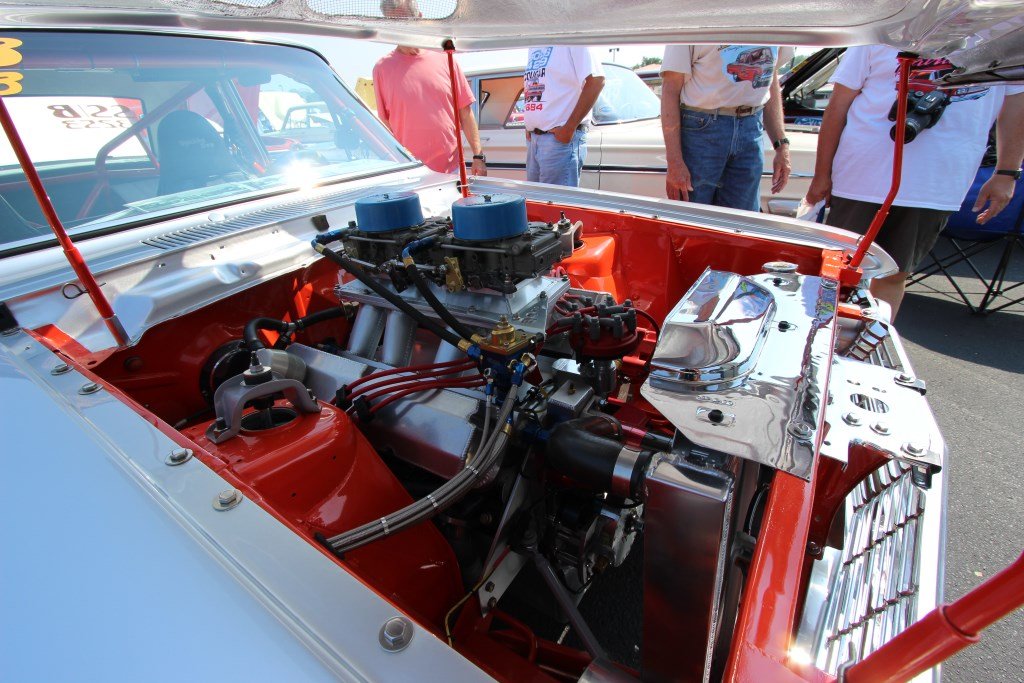 sat28_dragcar_64fairlane_engine_stockcarbs4classrules.jpg