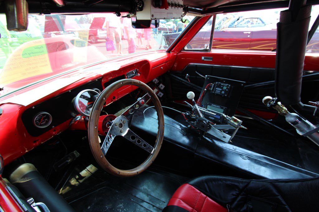 sat28_dragcar_65fairlane_interior.jpg