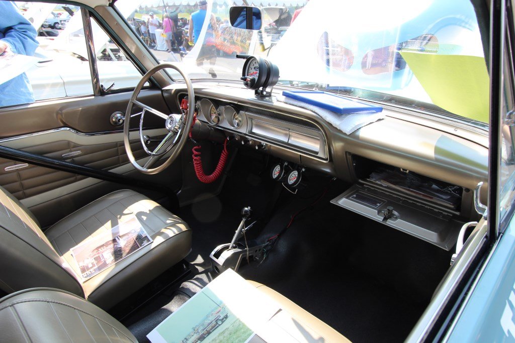 sat28_racebolt_interior.jpg